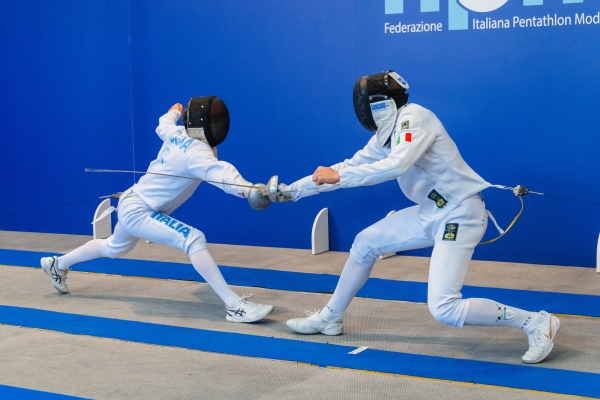 Leonardo Caccia - G.S. FIAMME ORO, Umberto Caringi - A.S.D. FARAPENTATHLON Scherma
CAMPIONATO ITALIANO JUNIOR PENTATHLON MODERNO
Maschile e Femminile
Roma – Montelibretti 17-19 aprile 2026
Foto D. Montano / DBM - Deepbluemedia
