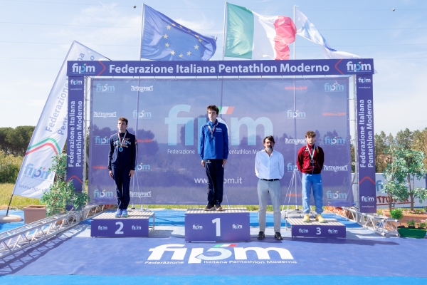 Denis Agavriloaie - CS Esercito Medaglia d’ Oro, Matteo Bovenzi - C.S. AERONAUTICA medaglia di d’Argento Leonardo Caccia - G.S. FIAMME ORO medaglia di Bronzo Podio
CAMPIONATO ITALIANO JUNIOR PENTATHLON MODERNO
Maschile e Femminile
Roma – Montelibretti 17-19 aprile 2026
Foto D. Montano / DBM - Deepbluemedia