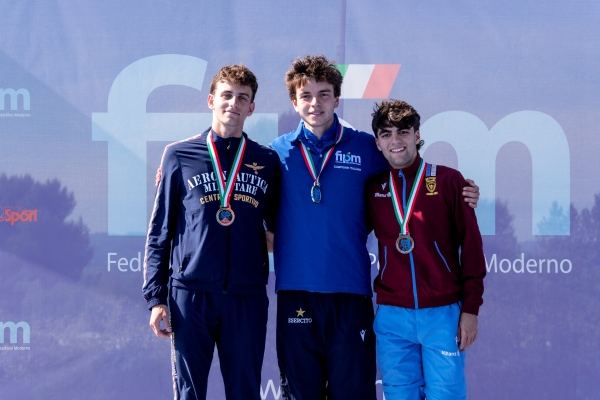 Denis Agavriloaie - CS Esercito Medaglia d’ Oro, Matteo Bovenzi - C.S. AERONAUTICA medaglia di d’Argento Leonardo Caccia - G.S. FIAMME ORO medaglia di Bronzo Podio
CAMPIONATO ITALIANO JUNIOR PENTATHLON MODERNO
Maschile e Femminile
Roma – Montelibretti 17-19 aprile 2026
Foto D. Montano / DBM - Deepbluemedia