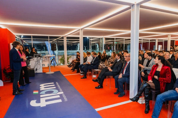 1_20251218_DMon_A258230